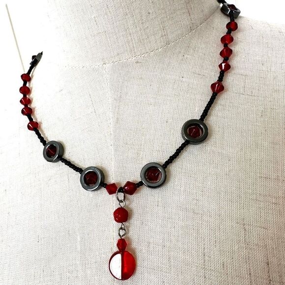 Red beaded hematite necklace - Picture 3 of 9